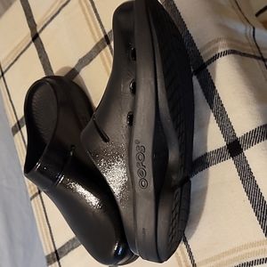 NWOB - OOFOS Women's Oocloog Luxe - Black